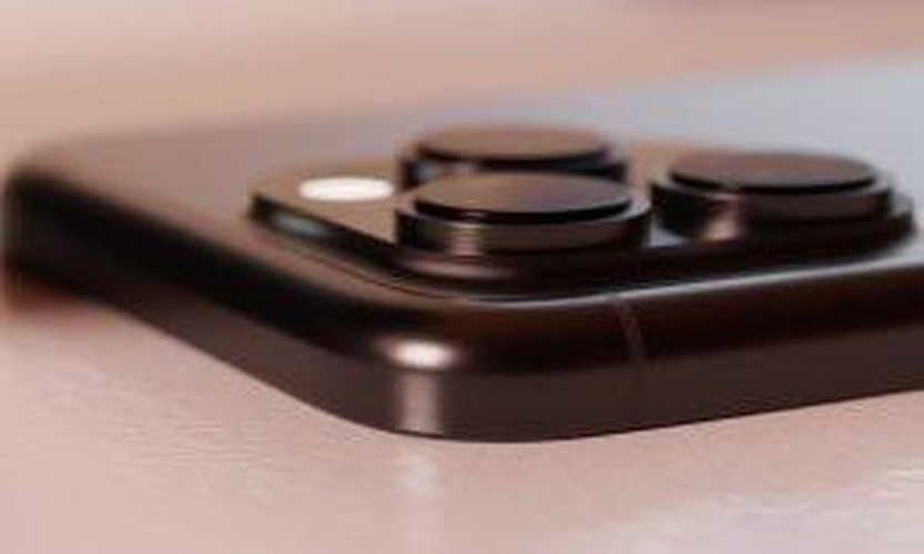 Liên Minh Châu Âu (EU) đã thông qua luật buộc các nhà sản xuất điện thoại thông minh phải áp dụng cổng USB-C cho sản phẩm của mình và Apple buộc phải tuân thủ vào năm 2024.