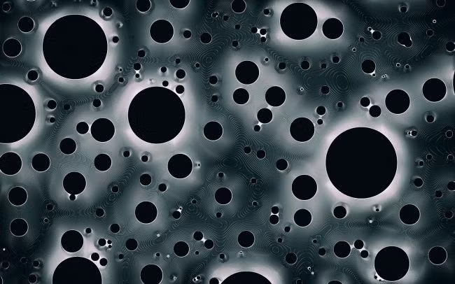 Vật chất tối không phát ra hay phản chiếu đủ bức xạ điện từ để có thể quan sát được bằng kính thiên văn hay các thiết bị đo đạc hiện nay, nhưng có thể nhận ra nó vì những ảnh hưởng hấp dẫn của nó đối với chất rắn và các vật thể khác cũng như với toàn thể vũ trụ.