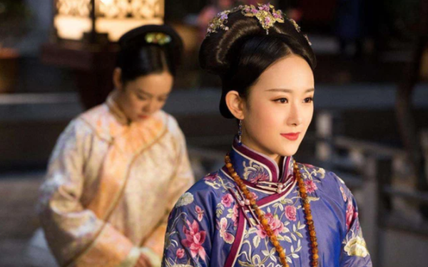 Tấn phi Phú Sát thị được an táng vào Phi viên tẩm của Dụ lăng thuộc Thanh Đông lăng. Trong các phi tần của Càn Long Đế, bà là người mất cuối cùng. Bà cũng là vị phi tần cuối cùng được an táng vào Dụ lăng, do đó phần mộ của bà nằm ở vị trí cuối cùng, thuộc hàng cuối cùng của dãy thứ 5 trong Phi viên tẩm.