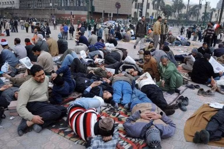 Sau khi thức dậy, nhiều người bị mất trí nhớ tạm thời, biểu hiện là không thể nhớ được trước đó những chuyện gì đã xảy ra. Việc cơn buồn ngủ xuất hiện đột ngột và khiến nhiều người mê man gây không ít khó khăn cho người dân nơi đây trong đời sống sinh hoạt.