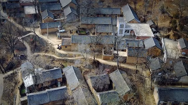 Các nhà nghiên cứu phân tích được trong không khí tại làng Kalachi tồn tại lượng carbon monoxide và hydrocarbon cực kì cao, nồng độ oxy lại bị suy giảm, khiến cho dân làng bị rơi tình trạng ngủ bất thường. Sau khi xác định được nguyên nhân, chính quyền địa phương đã di dời người dân Kalachi tới nơi khác sinh sống.