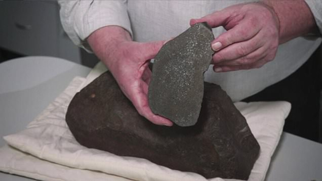 Thiên thạch từ buổi bình minh của Hệ Mặt trời là điều các nhà khoɑ học thế giới săn đuổi, chi khủng để tìm kiếm.