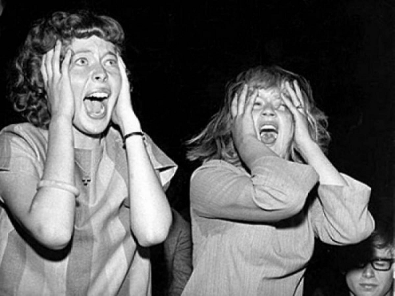 Chứng cuồng loạn tập thể là một thuật ngữ được sử dụng để mô tả tình huống trong đó các triệu chứng thể chất hoặc tâm lý xuất hiện hàng loạt, lan nhanh khắp các cộng đồng và đôi khi là toàn bộ các thành phố và quốc gia.