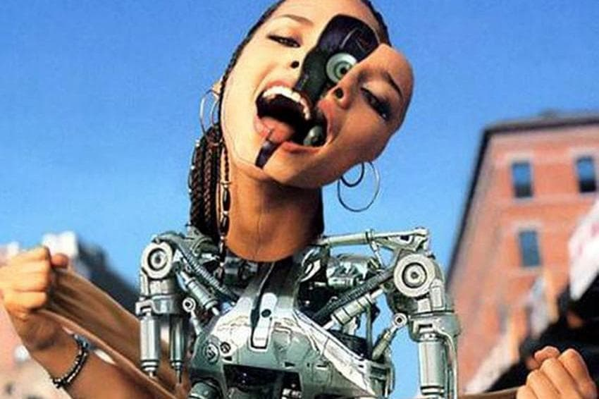 Hiện tại, con người đã có khả năng cấy ghép một số bộ phận nhân tạo cho cơ thể mình, chẳng hạn như máy tạo nhịp tim hoặc cấy ghép xương hông.