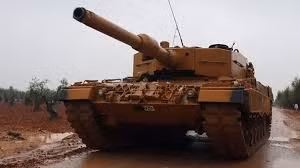 Được biết, những cỗ tăng Leopard 2A4 SNA vừa nhận được có rất nhiều thay đổi so với phiên bản Leopard 2, trong đó có hệ thống chữa cháy tự động và ngăn chặn nổ, một hệ thống điều khiển hỏa lực với tất cả các hệ thống kỹ thuật số có thể xử lý các loại đạn mới. Đặc biệt, tháp pháo của phiên bản này được tăng cường với giáp titan/vonfram phẳng.