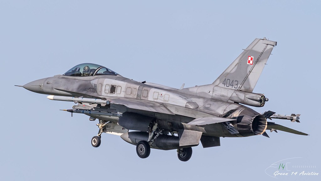 Sở dĩ Nga tự tin như vậy là bởi tổ hợp S-400 Triumf được trang bị các loại đạn đánh chặn tầm xa như 48N6E3 tầm xa 250 km hay đạn 40N6 tầm bắn 380 km, kết hợp với các loại radar cảnh giới có phạm vi trinh sát rất lớn.