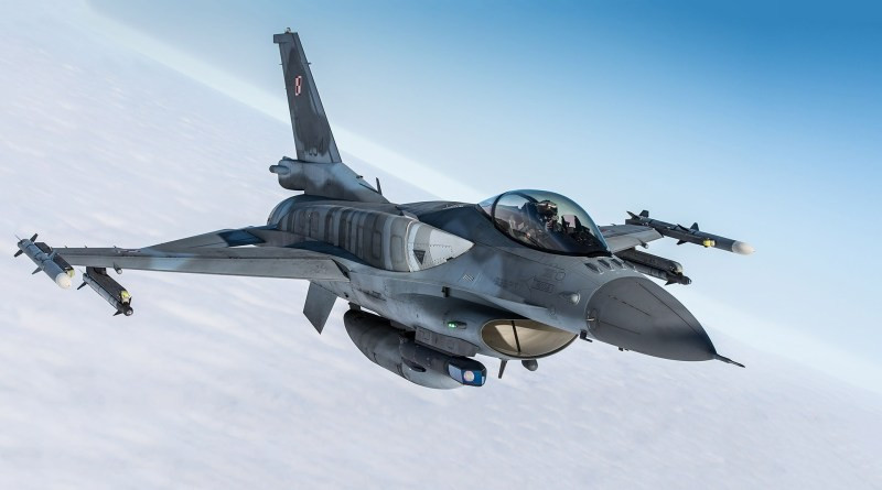 Trang Avia của Nga cho rằng, Ba Lan chỉ xem xét mặt tiêu cực của S-400 mà hoàn toàn quên rằng chúng ta đang nói về một vũ khí có thể tích hợp với radar và hệ thống phòng không khác để nhận dữ liệu về mục tiêu.