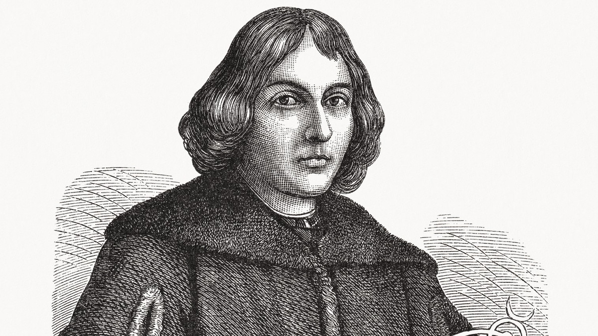 Copernicus đạt được nhiều thành tựu nổi bật bao gồm: xây dựng hai lý thuyết kinh tế có sức ảnh hưởng lớn, gồm thuyết số lượng tiền tệ năm 1517 và định luật Gresham năm 1519. Đặc biệt, nhà thiên văn lừng danh thế giới này đã đưa ra nhận định rằng Trái Đất và các hành tinh khác quay quanh Mặt Trời chứ không phải ngược lại.