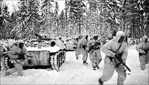 Mái nhà của các công trình quan trọng được sơn màu nâu gỉ để hòa lẫn với màu sắc của những mái nhà thông thường tại Moscow để quân Đức không phát hiện để dội bom phá hủy.