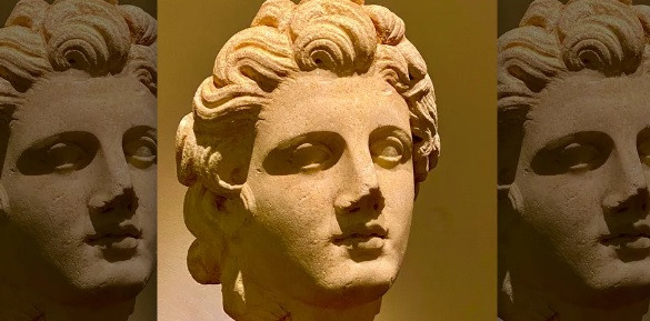 Trong cuộc khai quật tại một nghĩa địa cổ ở Hy Lạp, các nhà khảo cổ tìm thấy 3 lăng mộ hoàng gia. Sau một thời gian kiểm tra, phân tích, họ xác định được danh tính chủ nhân các ngôi mộ có liên quan đến Alexander Đại đế.