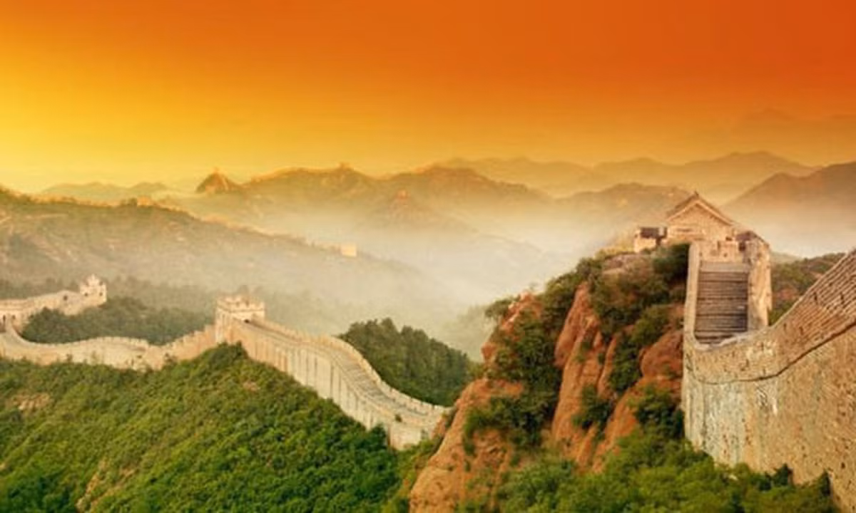  Vạn Lý Trường Thành là kỳ quan nhân tạo dài nhất thế giới. Theo Cục Quản lý Di sản văn hóa Trung Quốc (SACH), công trình kỳ vĩ này có chiều dài 21.196,18 km.