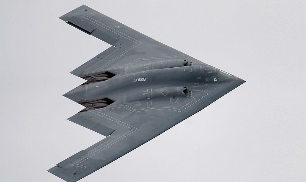 Tuy nhiên, trong bối cảnh quân Đức quốc xã hứng chịu tổn thất to lớn trước các cuộc không kích phá hoại của phe Đồng minh, chính quyền Hitler chỉ chế tạo được 3 nguyên mẫu oanh tạc cơ Horten Ho 2-29 và thử nghiệm chúng bằng cách kéo sau một chiếc tàu lượn.