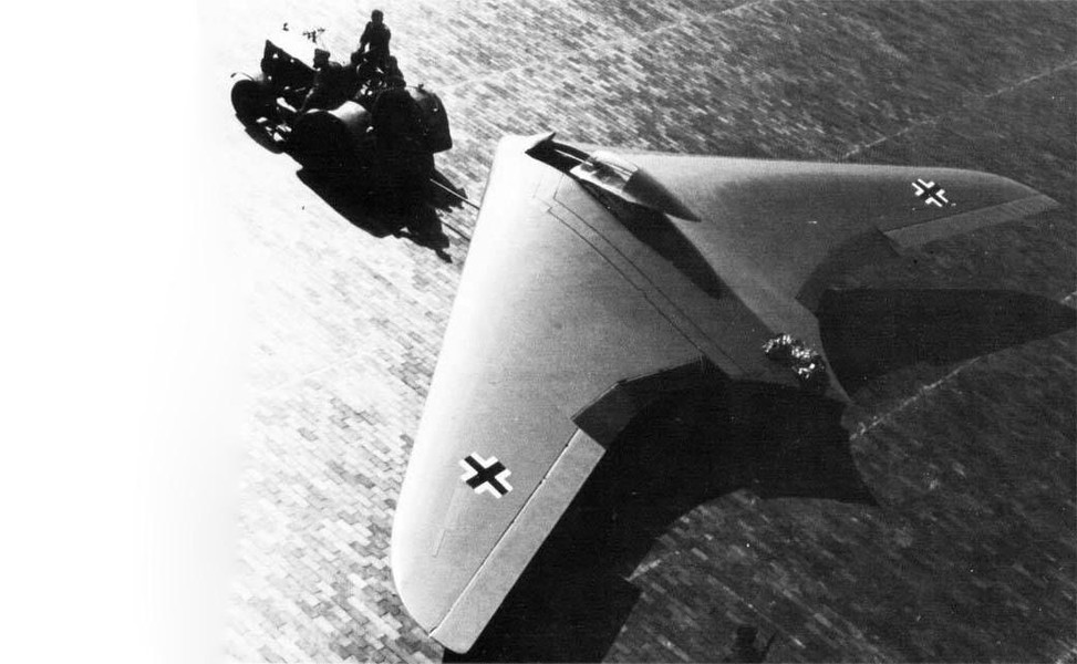 Kết quả thử nghiệm của Northrop Grumman cho thấy mẫu oanh tạc cơ này không hoàn toàn vô hình trước radar nhưng có đủ độ tàng hình và di chuyển khá nhanh để bay đến London trước khi các tiêm kích Spitfire của Anh kịp phát hiện, đánh chặn.