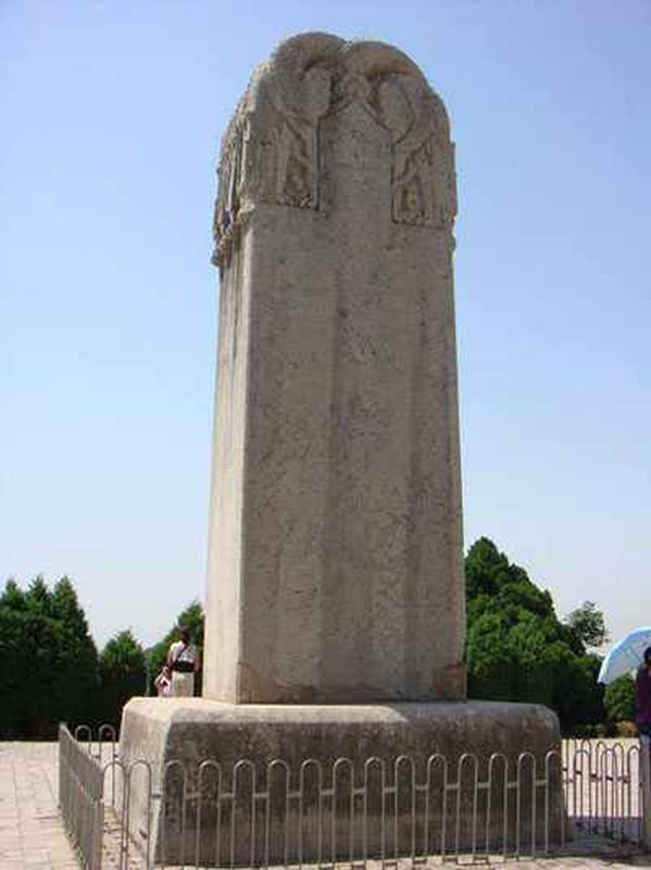 Những khe hở giữa các tảng đá được lấp kín bằng thiếc. Kết cấu này khiến công trình liên kết chặt chẽ, khó bị phá vỡ.