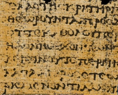 Vào năm 2023, chuyên gia Farritor đã giải mã từ đầu tiên trong một cuộn giấy cói là "màu tím" trong tiếng Hy Lạp. Đến thời điểm hiện tại, 3 nhà nghiên cứu là Nader, Farritor và Schilliger đã giải mã khoảng 5% cuộn giấy.