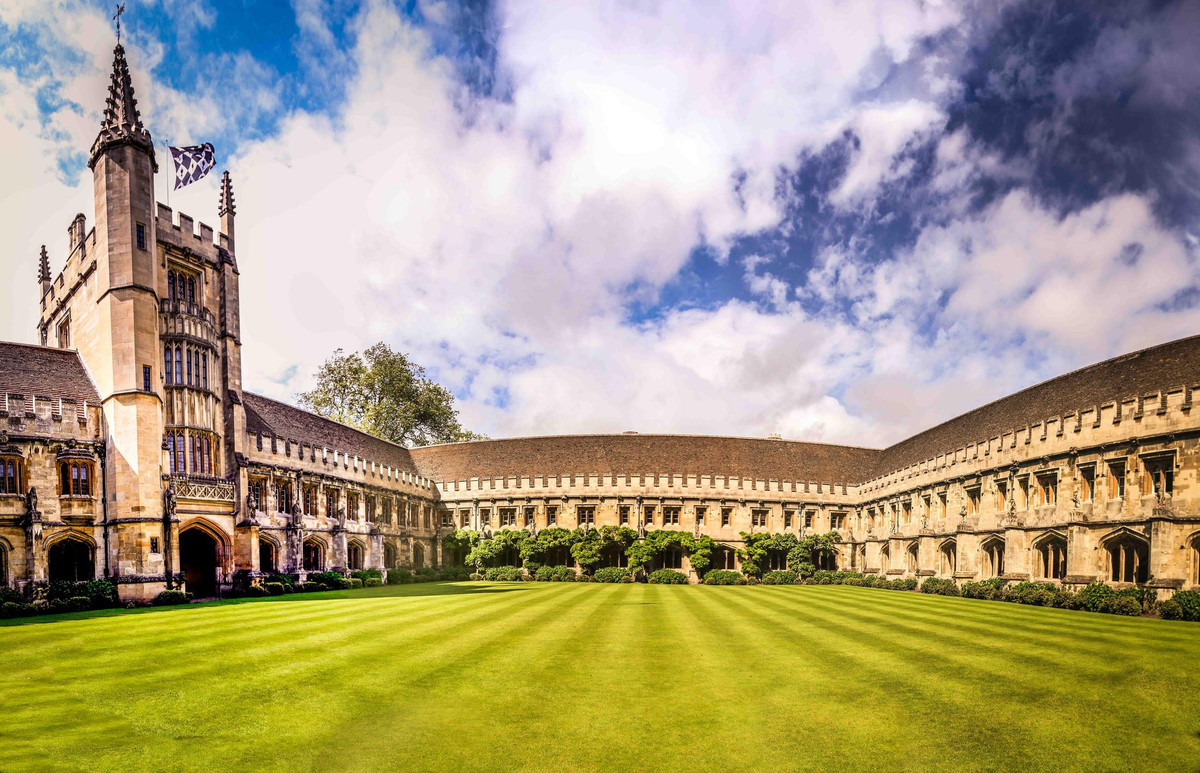 Một sự kiện bất ngờ, thú vị tiếp theo là Đại học Oxford được thành lập trước khi Đế chế Aztec ra đời. Theo các nhà nghiên cứu lịch sử, Đại học Oxford được thành lập năm 1096 và trở thành một trong những ngôi trường lâu đời nhất thế giới.
