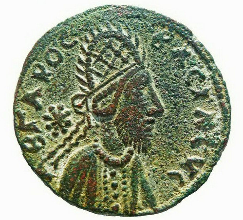 Đến năm 2017, nhà sử học Ralph Ellis cho hay một đồng xu nhỏ bằng đồng có niên đại từ thế kỷ 1 được cho là lưu giữ hình ảnh duy nhất của Chúa Jesus. Ban đầu, người đàn ông in hình trên đồng tiền xu được cho là gương mặt của vua Manu - người cai trị vương quốc Edessa, ngày nay là vùng đông nam Thổ Nhĩ Kỳ.