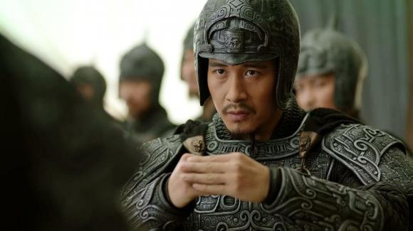 Vào năm Kiến An thứ 25 (tức năm 220), Ngụy vương Tào Tháo qua đời, Ngụy thế tử Tào Phi kế nghiệp chức Thừa tướng nhà Hán của cha và nhận danh hiệu Ngụy vương.