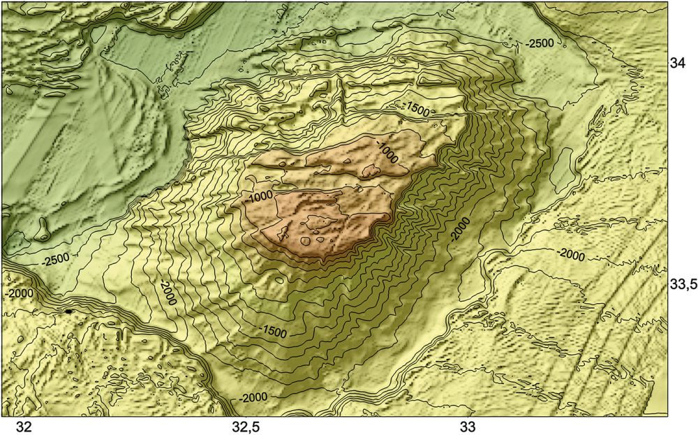 Trong Cuộc khủng hoảng độ mặn Messinian, Địa Trung Hải đã khô cạn và mất kết nối với các đại dương trên Trái đất. Theo đó, sau một thời gian dài, nơi đây có lớp muối sâu hàng km do nước biển bốc hơi để lại.
