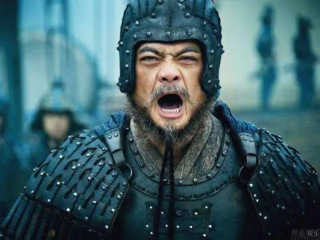 Ban đầu, Khương Duy là tướng lĩnh bình thường của nhà Ngụy. Sau khi dẫn quân Bắc phạt tấn công nhà Ngụy, Gia Cát Lượng đã chiêu mộ Khương Duy về dưới trướng Lưu Bị. Sau khi đầu hàng nhà Thục, Khương Duy hết mực trung thành với nhà Thục và Lưu Bị. Ông đã lập được nhiều công lao và trở thành một đại tướng dưới trướng Gia Cát Lượng.