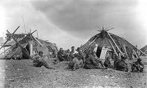 Trước sự kiện bí ẩn, kỳ lạ này, một giả thuyết cho rằng, người Inuit có thể đã quyết định dọn tới nơi ở mới nên ra đi vội vã. Tuy nhiên, người ta tìm kiếm khắp các khu vực xung quanh nhưng không tìm thấy dấu vết nào của họ. Trong khi đó, một số người hoài nghi có thể họ đã bị người ngoài hành tinh bắt cóc. Tất cả chỉ là giả thuyết. Đến nay, bí ẩn này vẫn chưa được giải mã thành công.