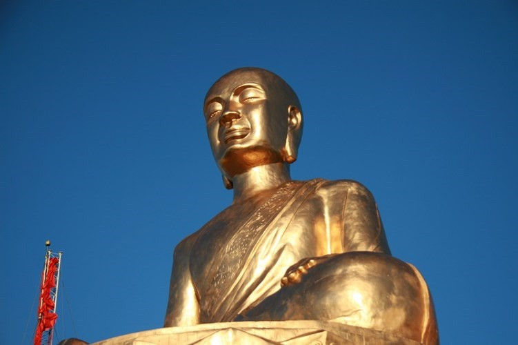 Là vị tổ thứ nhất Thiền phái Trúc Lâm, sau khi Phật Hoàng Trần Nhân Tông viên tịch, các đệ tử, bao gồm Pháp Loa đã rước ngọc thể của Người lên hỏa đàn. Sau khi thiêu, họ nhặt được ngọc cốt và rất nhiều xá lị. Việc hoả thiêu và có xá lị được "Đại Việt sử ký toàn thư" ghi rất rõ: "Pháp Loa đem xác của Thượng hoàng thiêu đi, nhặt được hơn 3.000 viên xá lị mang về chùa Tư Phúc ở Kinh sư…”. Sách Tam tổ thập lục lại ghi thu được 300 xá lị. Có sách lại ghi thu được 1.000 xá lị.