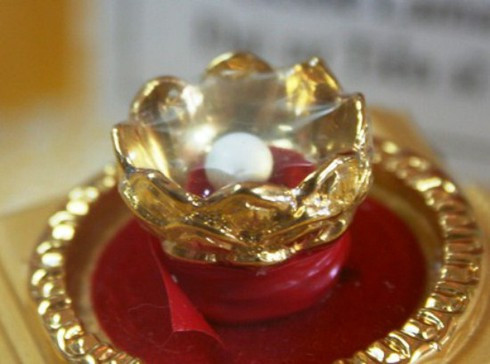 Khi ấy, xá lợi của các vị cao tăng được xem là bảo vật và được tôn thờ như pháp bảo trong các ngôi chùa.