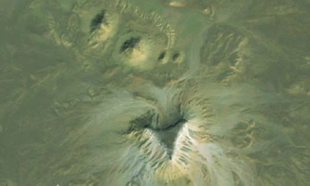 Một cấu trúc bí ẩn khác có hình dáng giống kim tự tháp được Google Earth phát hiện.