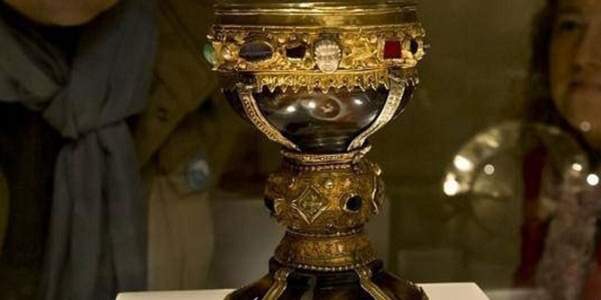 Ngày nay, một vài nơi trên thế tự nhận đang sở hữu Chén Thánh. Trong đó, nổi tiếng là nhà thờ San Isidoro ở thành phố Leon, Tây Ban Nha và ở làng Weston-under Penyard, ngoại ô Herefordshire, Anh. Hiện chưa ai dám khẳng định đâu là Chén Thánh mà Chúa Jesus từng sử dụng.