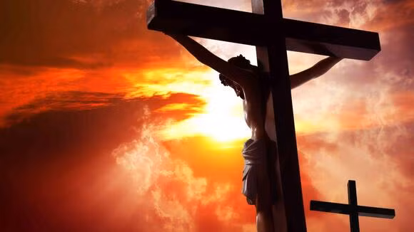 Theo đó, người ta phát hiện 3 cây thánh giá bên dưới nhà thờ nhưng không rõ đâu mới chính là cây thánh giá mà Chúa Jesus bị đóng đinh.