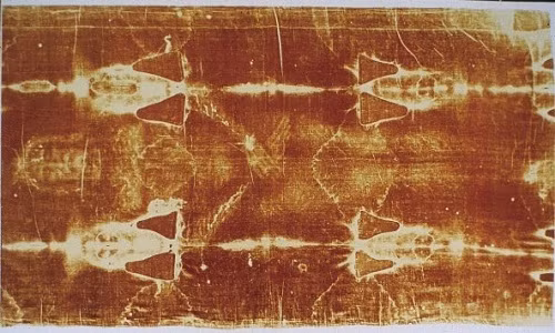 Tấm vải liệm thành Turin hiện được cất giữ tại nhà thờ Saint John the Baptist ở Turin, Italy. Các tín đồ Cơ Đốc giáo tin rằng tấm vải này được dùng để bọc xác Chúa Jesus sau khi hành hình.