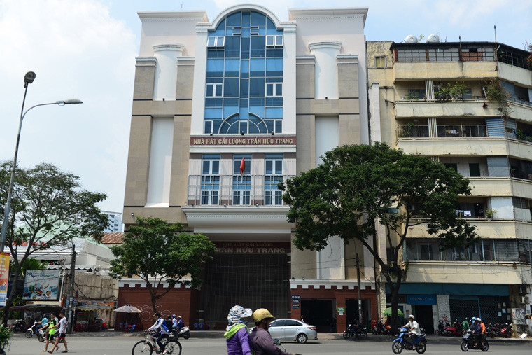 Nhà hát Trần Hữu Trang (tiền thân là rạp hát Hưng Đạo cũ) xây mới với kinh phí 132 tỷ đồng, được bàn giao vào tháng 5/2017. Công trình có diện tích 1.632 m2, diện tích sàn 6.000 m2, có 2 sân khấu - sân khấu nhỏ có khoảng 300 ghế và sân khấu lớn có khoảng 600 chỗ ngồi (trệt 300 ghế, lầu 300 ghế).