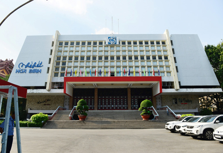 Công trình khánh thành và đưa vào sử dụng từ tháng 4/1985 với khuôn viên rộng 16.500m2, 1.300 chỗ ngồi.