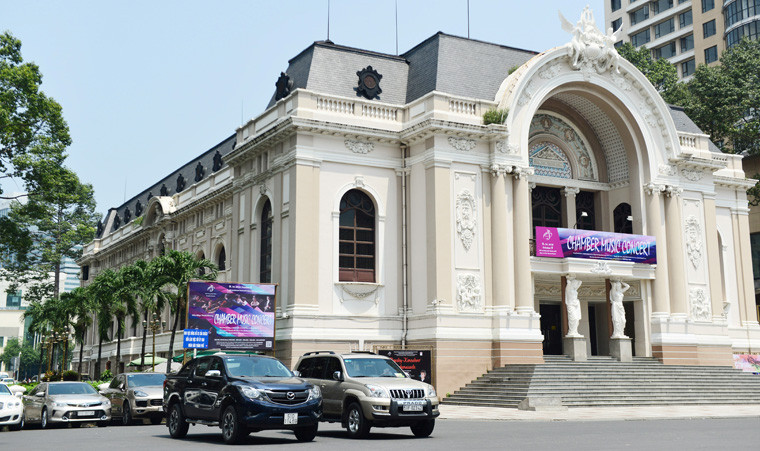 Hang loat Nha hat o TP HCM bay gio ra sao?