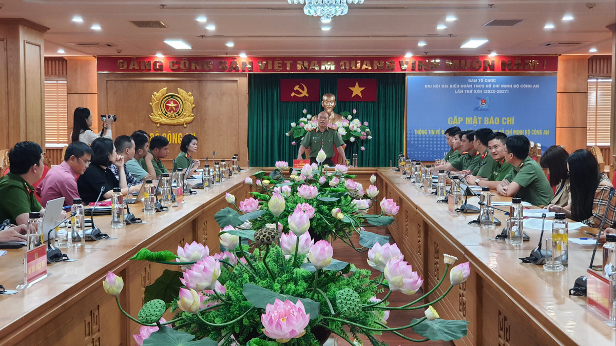 Khat vong lap cong la khau hieu hanh dong Dai hoi Doan TN Bo Cong an lan thu XXII