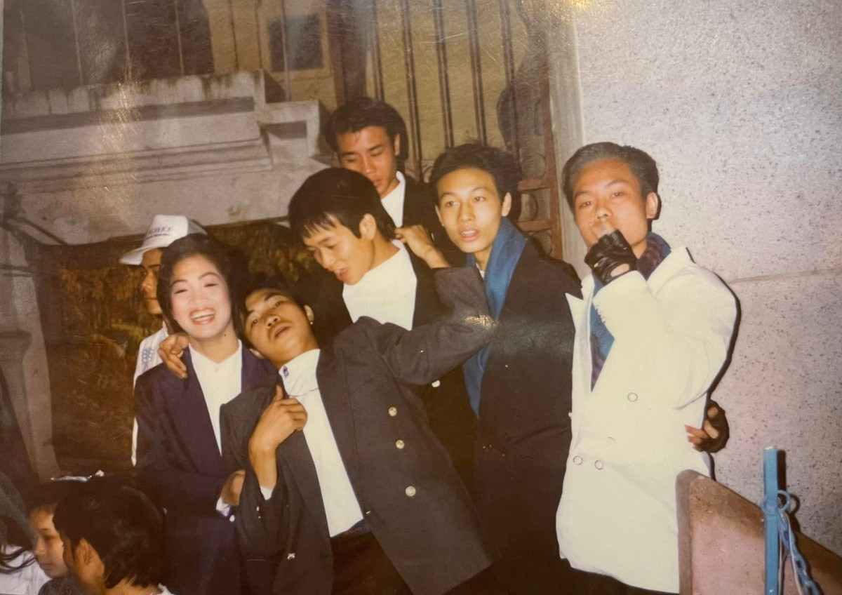 Chia sẻ với báo chí, Hải "Bánh" cho biết: "Từ nay tôi chỉ muốn mọi người nhìn nhận tôi đơn giản là Hải 'Bánh'. Tôi không phải giang hồ, không phải xã hội đen! tôi muốn bằng những câu chuyện thật của mình để lan toả những bài học, những câu chuyện tốt đẹp để từ đó giới trẻ ngày nay không mắc phải những lỗi lầm như tôi đã từng lầm lỗi." (Ảnh thời trai trẻ của trùm giang hồ một thời Hải "Bánh")