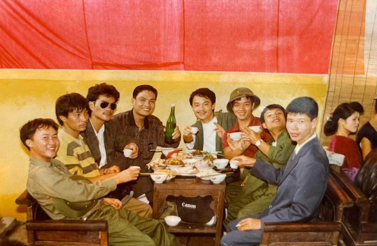 Chia sẻ với báo chí mới đây, ông nói, nhiều bạn trẻ ngày nay vẫn rất muốn nổi tiếng trong chuyện giang hồ, thậm chí trên trang cá nhân, có một số bạn trẻ bày tỏ rằng: "cho cháu đi theo chú được không?". Hải Bánh thực tâm trả lời: "Hãy nhìn gương của chú và những gì chú phải trả giá. Các cháu thấy chú bây giờ được nhiều người quý, nhưng cháu phải hiểu rằng chú được quý không phải bằng những việc sai trái của chú mà bằng nghị lực khi chú trở về, chú phạm sai lầm và chú đã biết sữa lỗi làm của mình. Vậy nên đừng học theo chú, hãy học những điều hay, điều tốt ngoài xã hội." (Ảnh thời trai trẻ của trùm giang hồ một thời Hải "Bánh")