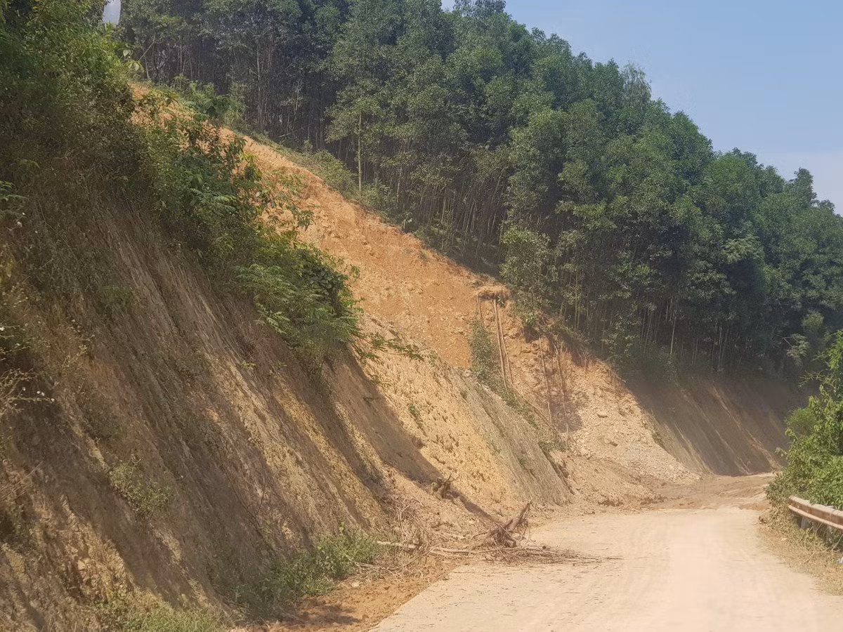 Hoa Binh: Xay dung cong trinh nong thon moi bang dat “lau”?