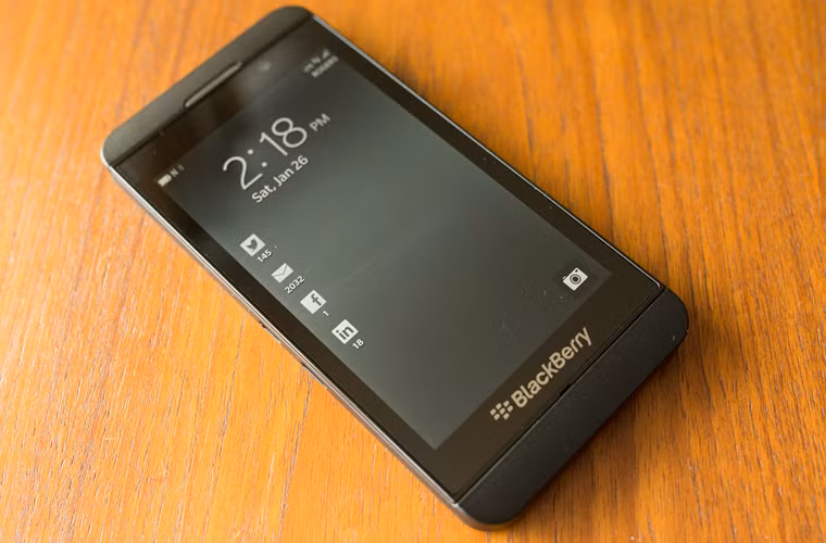 Blackberry Z10 chiếc smartphone dành cho những tín đồ của Blackberry, không có bàn phím huyền thoại, không có kiểu dáng truyền thống, thay vào đó là một kiểu dáng thanh, bo tròn các góc cạnh, màn hình cảm ứng…như những chiếc smartphone thông dụng hiện nay. 