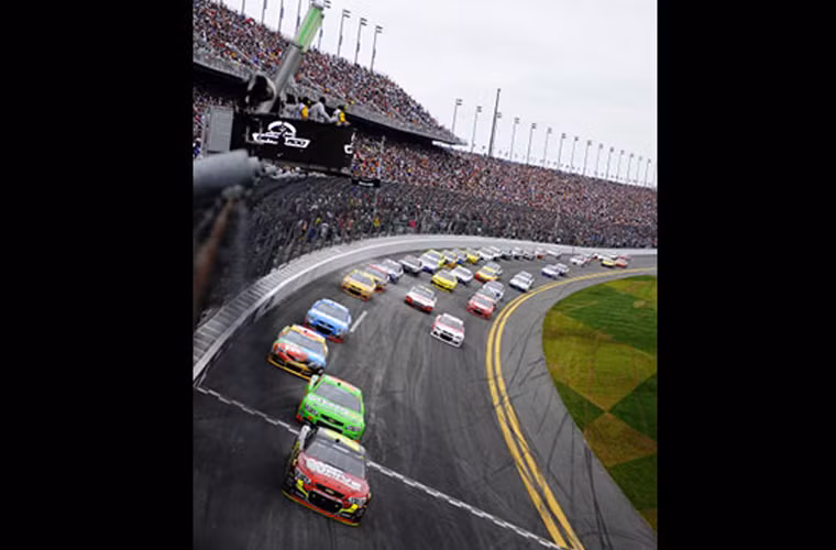 Được xem là giải đua “Vĩ đại” tại Châu Mỹ, Daytona Beach nổi tiếng với những bờ đua 31o tại 4 góc của cả chặng đua. Giải đua thu hút lượng khán giả truyền hình cực kỳ đông đảo.