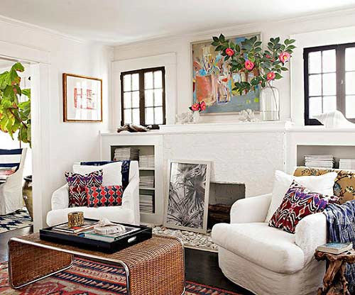 5. Tránh để tất cả đồ nội thất đều quay lưng về tường: Cách bố trí này sẽ khiến cho không gian nội thất trở nên chật chội hơn nhưng lại tạo một khoảng trống rất lạc lõng và có phần phung phí, vô duyên ở vị trí trung tâm căn phòng. Thay vì vậy, hãy sắp xếp đồ đạc theo hướng cách một đoạn so với bức tường để mang lại cảm giác gần gũi và hợp lý. 