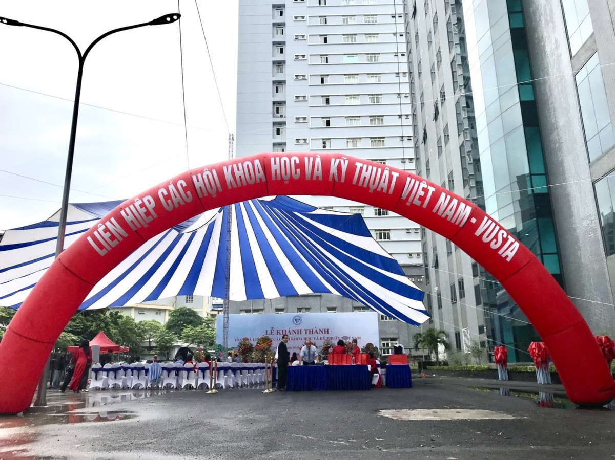 Toan canh Le khanh thanh tru so Lien hiep Hoi Viet Nam