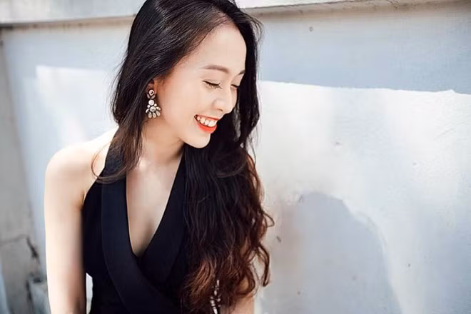 Kiều Phương được dân mạng biết đến từ đầu năm 2016 với bức ảnh nữ tiếp viên hàng không cười rạng rỡ tại Dubai.