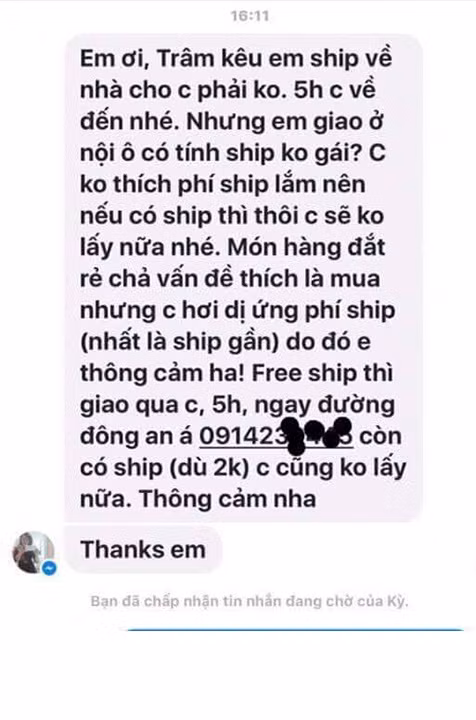 Một vấn đề khác gây ức chế cho những người bán hàng online là tình trạng khách "dị ứng phí ship". Những người này luôn than phiền, tỏ ra khó chịu khi nhận hàng rồi nhưng vẫn phải thanh toán thêm một khoản nhỏ nữa cho nhân viên giao hàng (tiền ship), thậm chí có trường hợp còn coi đây là yếu tố tiên quyết để xác định "có mua hàng hay không". Họ than phiền quá nhiều trong khi không biết được rằng phí ship này để thanh toán cho "bên thứ 3" - những người chuyên làm công việc giao hàng và người bán hàng cho họ không hề có lãi, lời trong khoản này.
