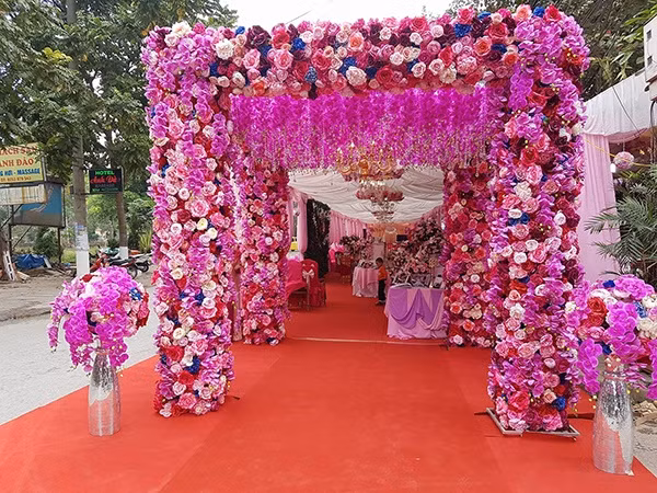 Cô dâu Ngọc Anh là người chỉn chu và cầu toàn, cô mong muốn đám cưới của mình phải thật lộng lẫy nhất có thể.