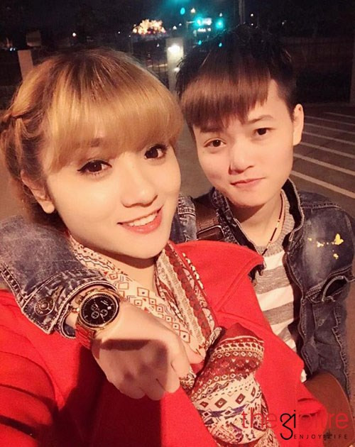 Bi đến từ Bắc Giang còn Tú Anh là người Tuyên Quang, cả hai quen nhau khi còn ở Việt Nam. Tình cảm của họ nảy sinh từ khi hai người làm chung một công ty bên Đài Loan. Ban đầu, cả 2 không hề nghĩ rằng mình sẽ đến được với nhau, bởi những định kiến của xã hội... Nhưng dần dần từ những cử chỉ quan tâm hàng ngày, những hành động bên nhau, sự sẻ chia những lúc khó khăn và khi cả hai đã hiểu nhau hơn thì tình yêu đến lúc nào không hay biết.