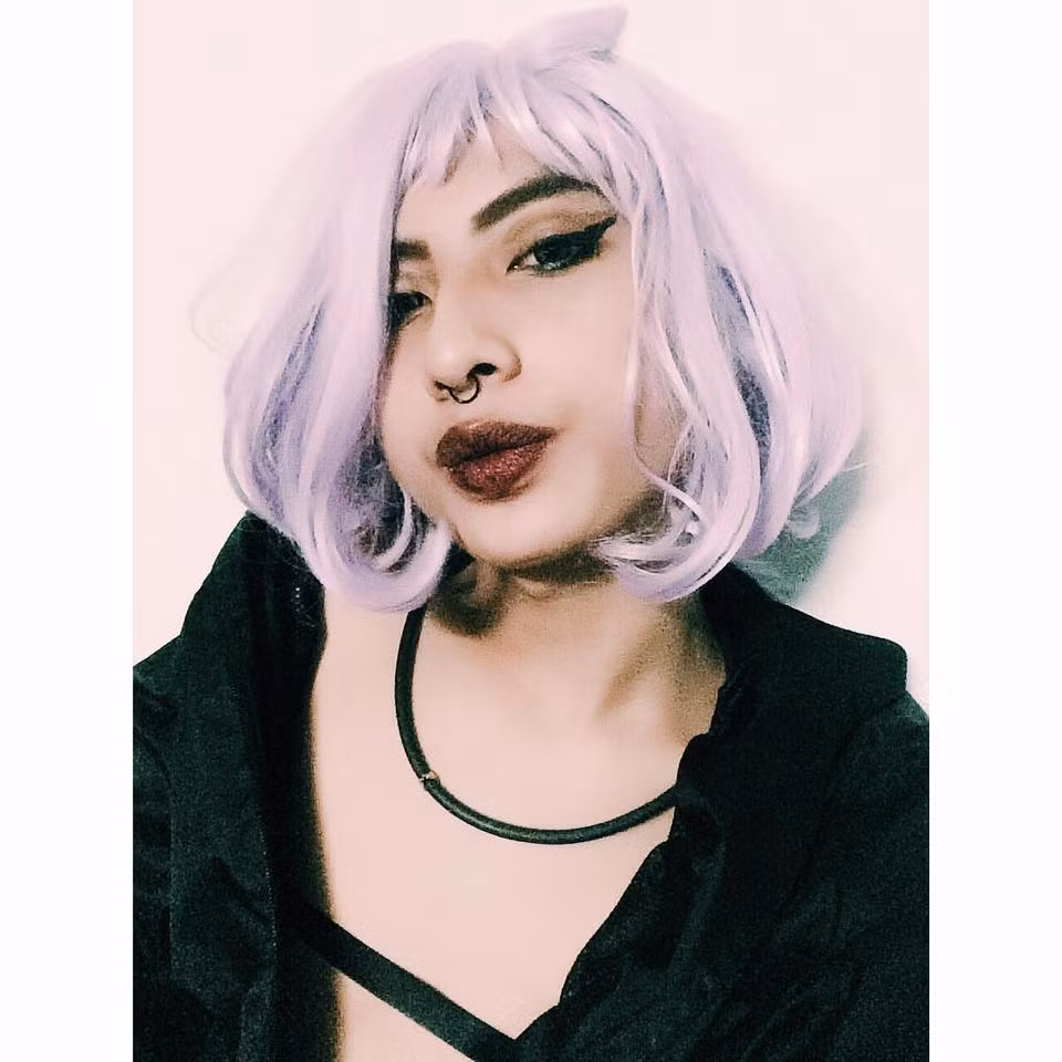 Tuy nhiên, Vinh cũng khẳng định dù yêu thích Lady Gaga nhưng những trang phục của cậu hoàn toàn không phải bắt chước nữ ca sĩ này. Có dự định tham gia một số hoạt động nghệ thuật nên Vinh cũng coi việc tạo ra sự khác biệt cho bản thân thông qua ngoại hình là điều nên làm.