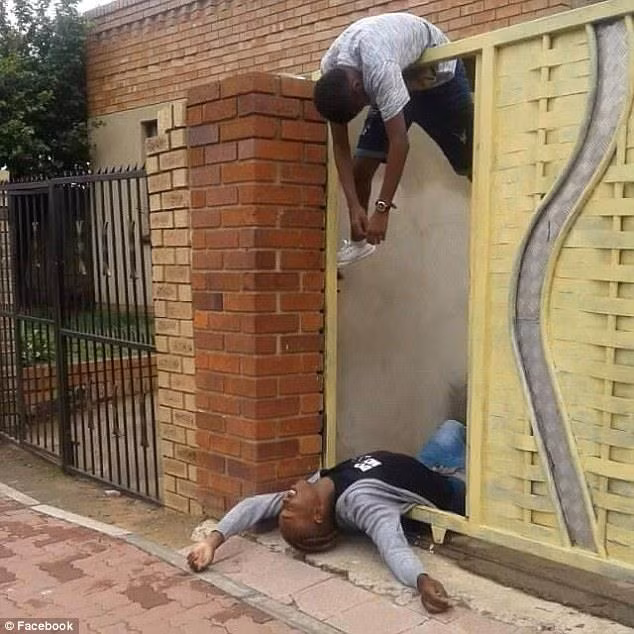 Bác của đứa trẻ trong đoạn clip đã lên tiếng giải thích rằng: "Con bé biết những gì đang xảy ra, đó chỉ là một trò đùa và con bé cười nhiều hơn khóc đấy chứ. Tôi quay phim, còn em gái tôi nằm trên sàn nhà, tất cả đều nằm trong kịch bản. Đó chỉ là một trò đùa mà thôi".