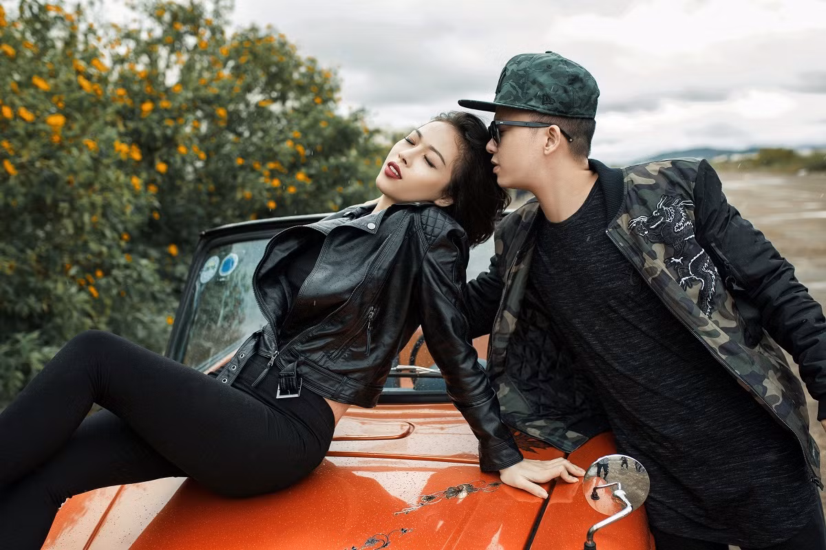 Khác với những đôi vợ chồng bình thường, hàng ngày, Ngọc Ngà và Tommy phải làm việc từ 22h hôm trước đến 1h sáng hôm sau. Ảnh: Nupakachi Studio.