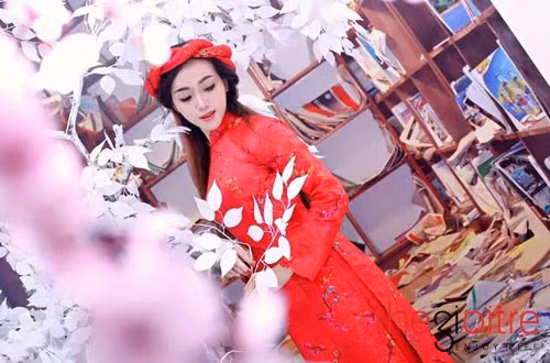 Có thân hình hấp dẫn, làn da trắng với số đo 3 vòng chuẩn, Liên Nhi luôn thu hút mọi ánh nhìn của người xung quanh. Rất nhiều người đẹp và các bạn trẻ tìm đến để đặt mua mỹ phẩm của cô.